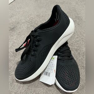 Crocs Women’s Black Sneaker NWT Size 7